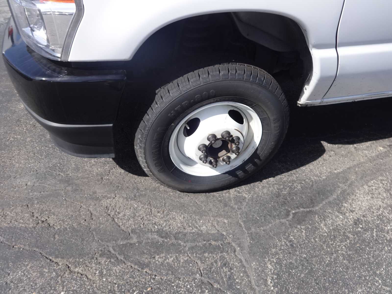 2024 Ford E-Series Cutaway E-450 DRW 176" WB