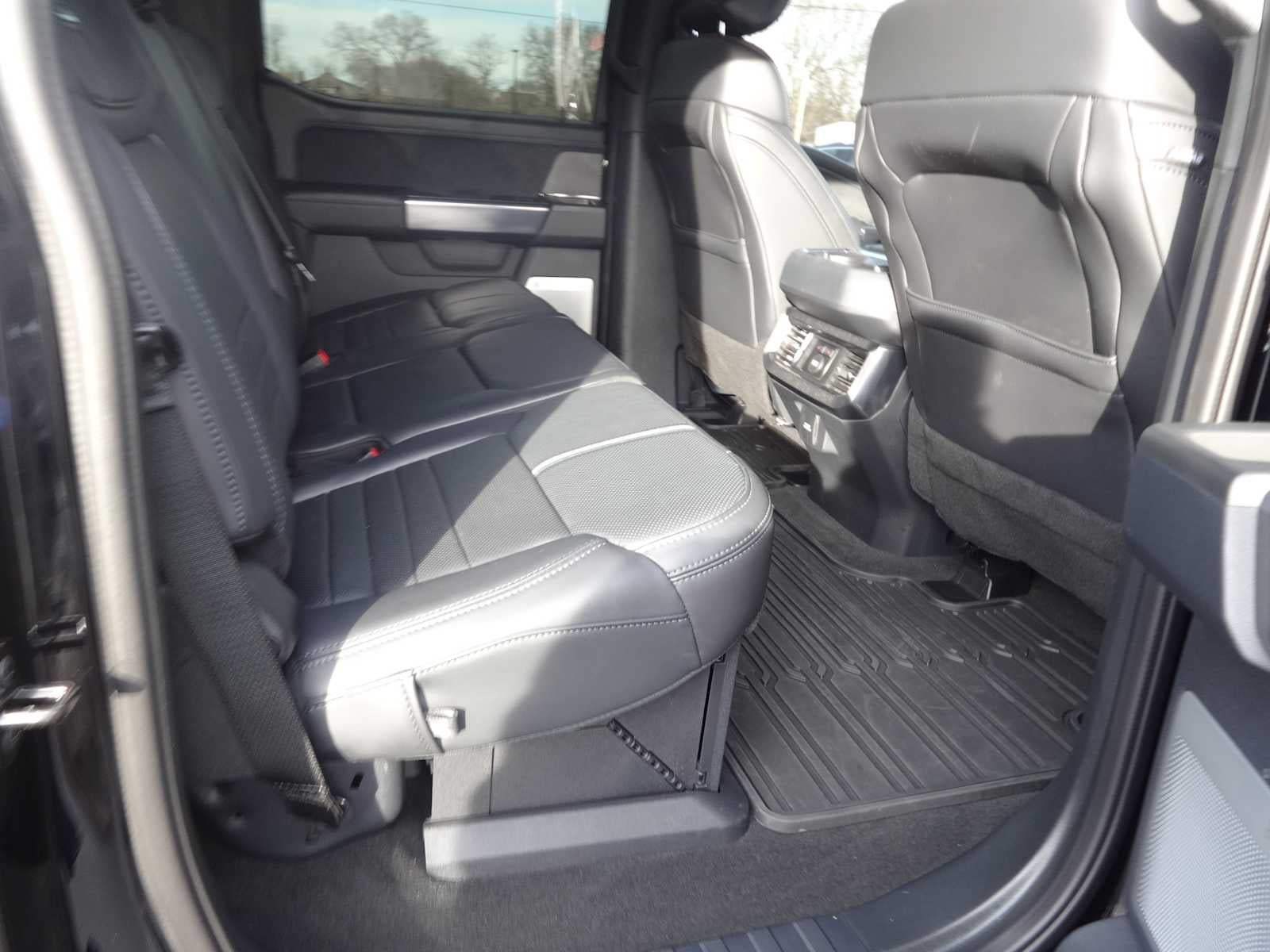 2025 Ford Super Duty F-350 SRW Platinum