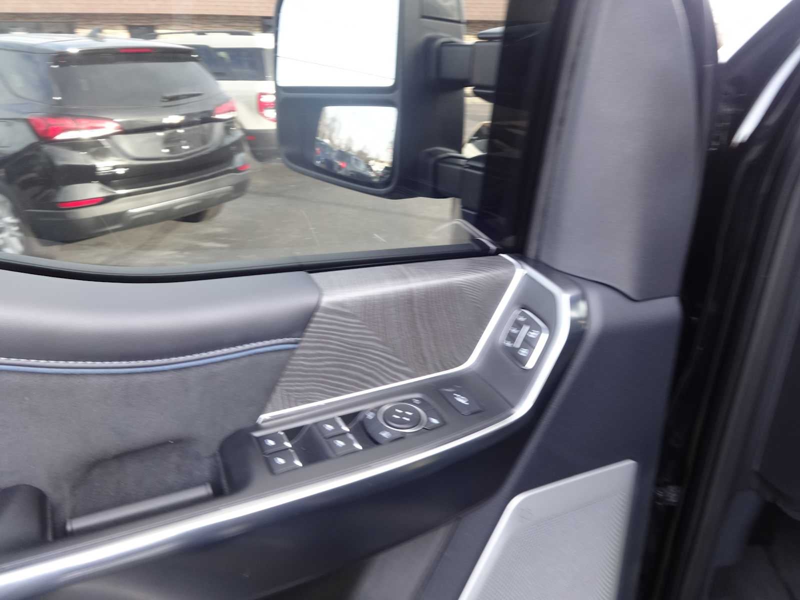 2025 Ford Super Duty F-350 SRW Platinum