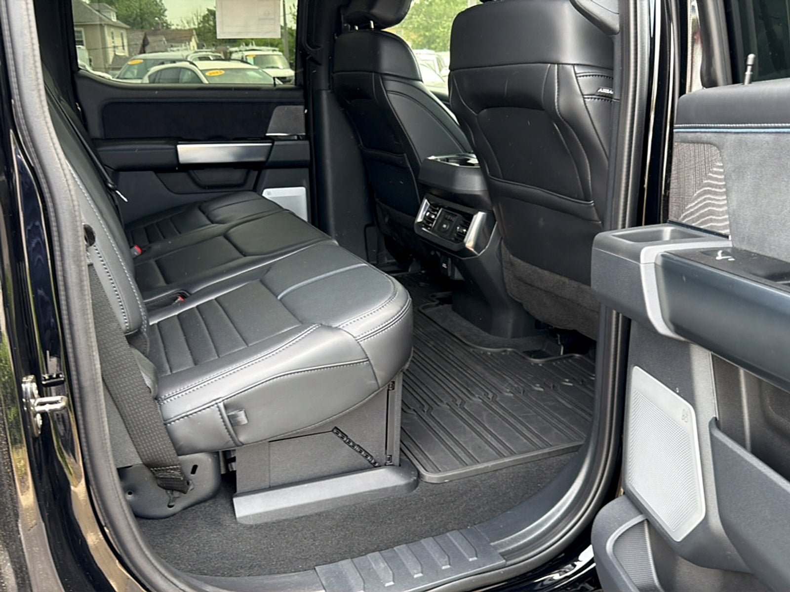 2025 Ford Super Duty F-350 SRW Platinum