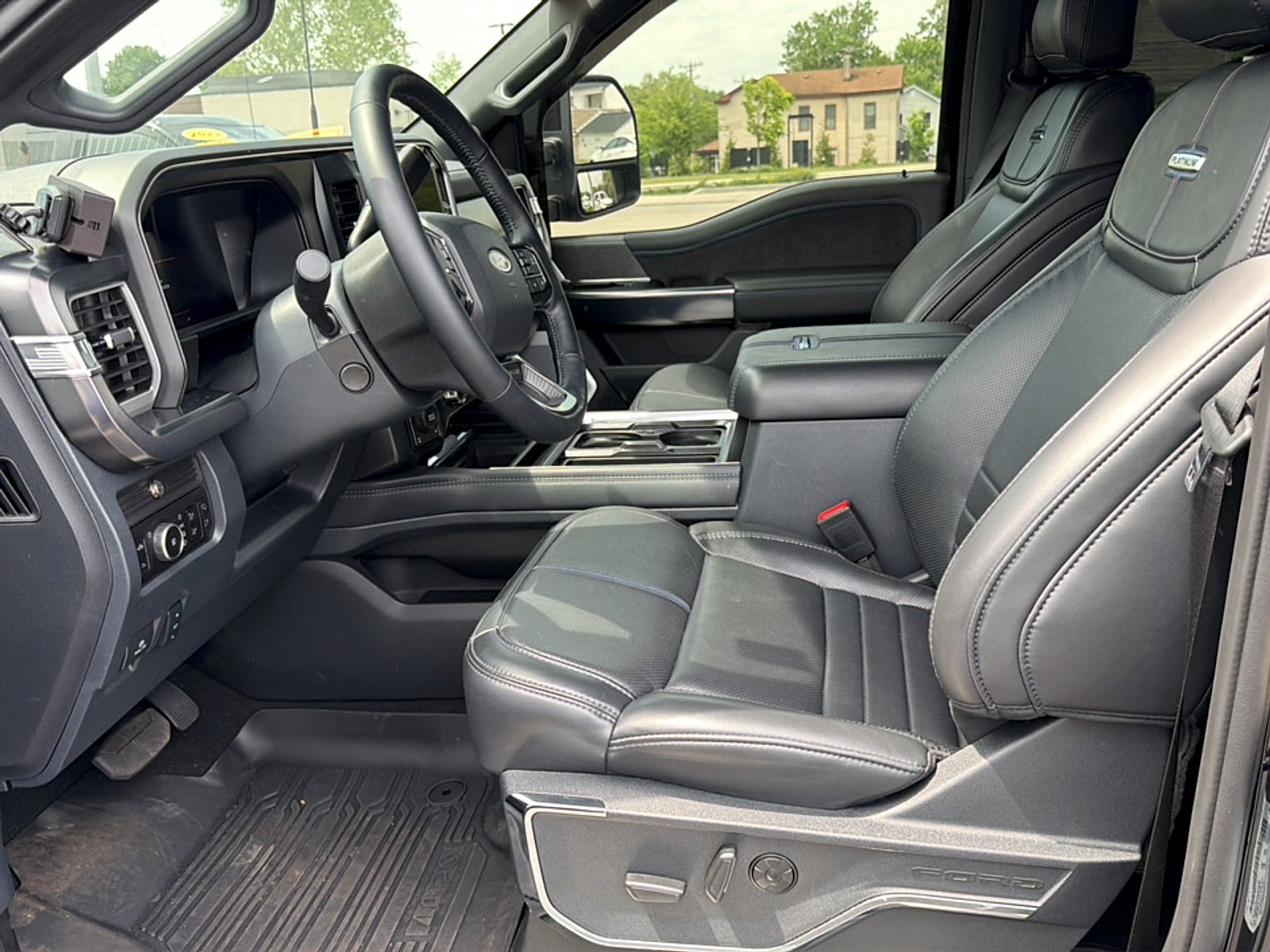 2025 Ford Super Duty F-350 SRW Platinum