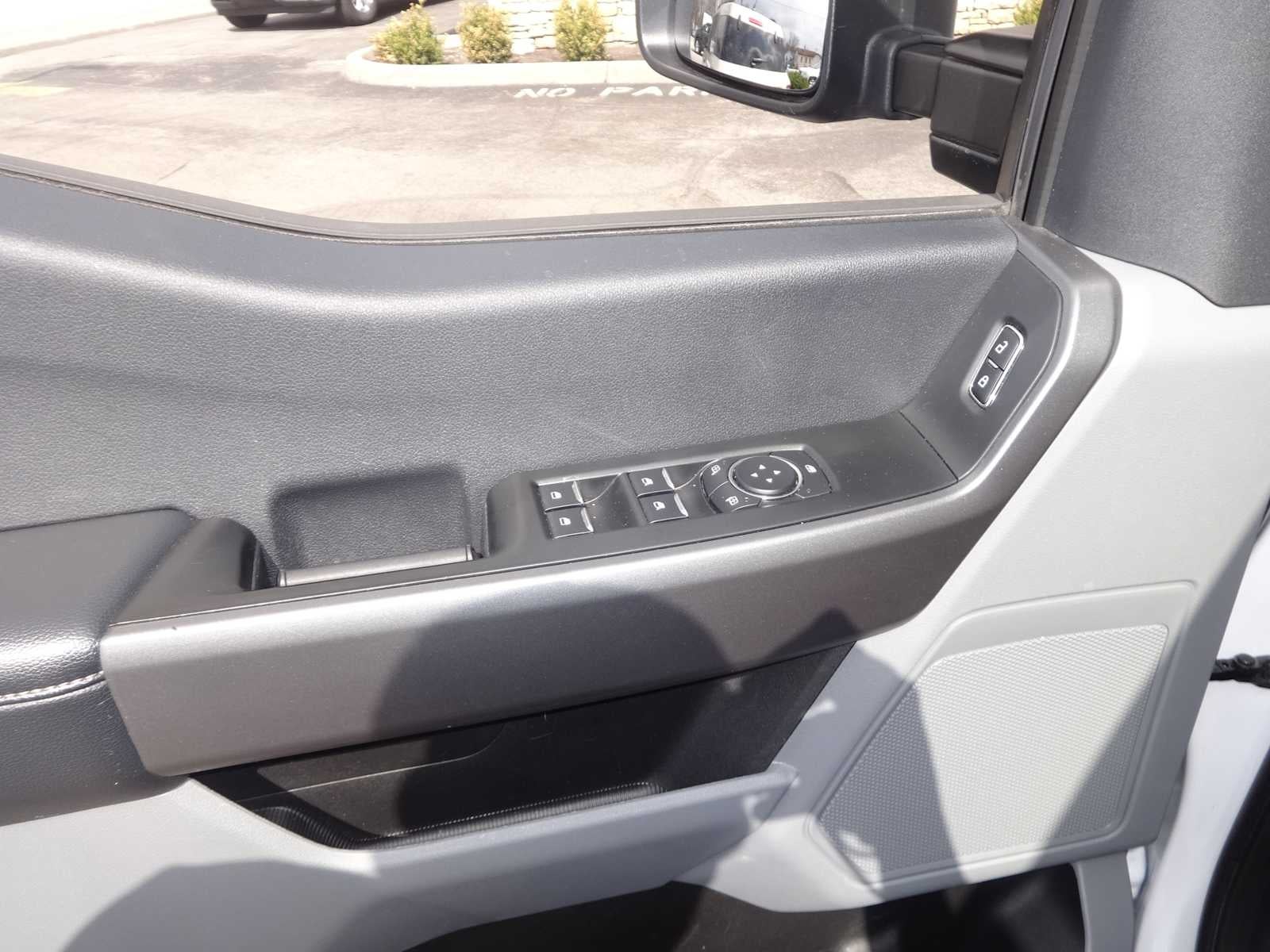 2025 Ford Super Duty F-350 SRW Pickup XLT