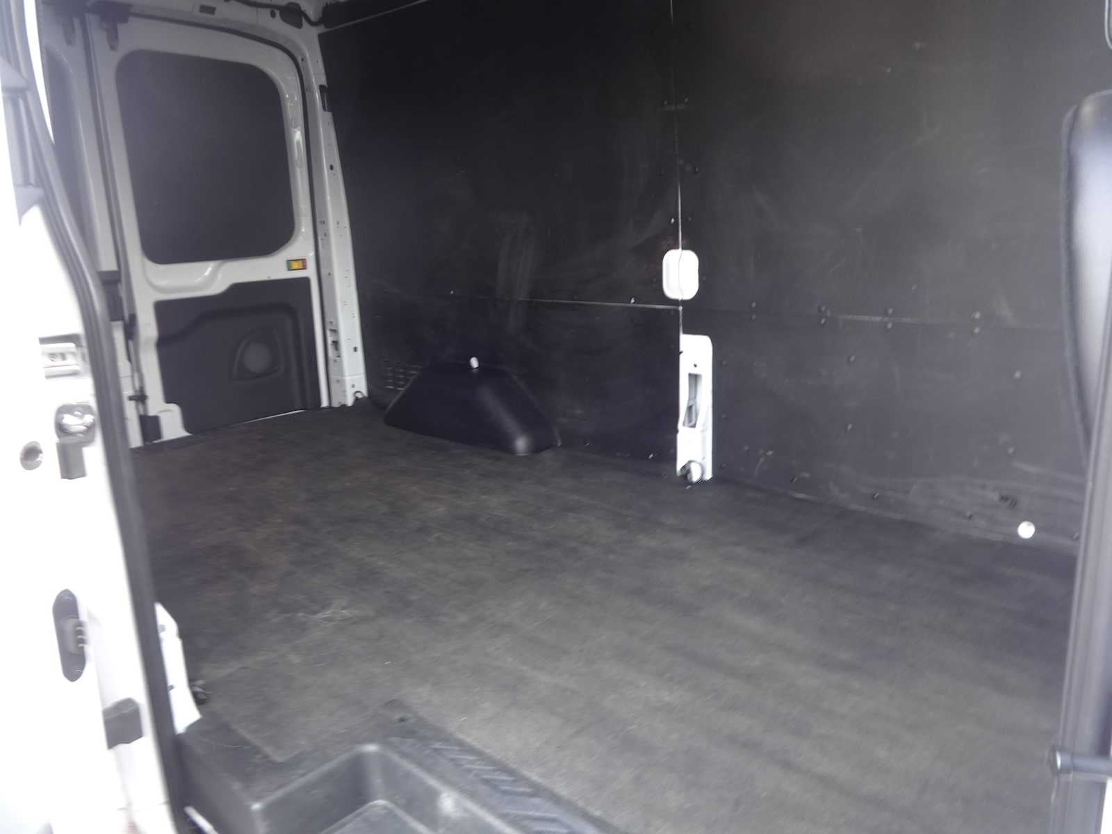 2024 Ford Transit Cargo Van T-250 148" Med Rf 9070 GVWR RWD