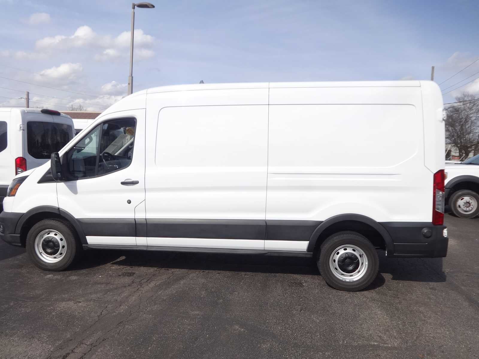 2024 Ford Transit Cargo Van T-250 148" Med Rf 9070 GVWR RWD