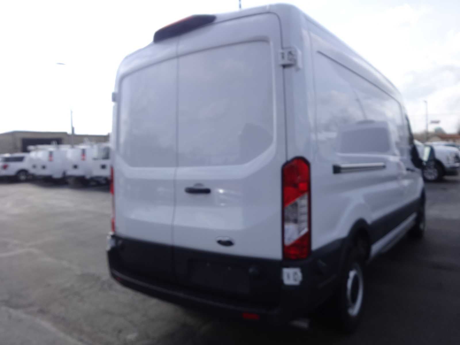 2024 Ford Transit Cargo Van T-250 148" Med Rf 9070 GVWR RWD