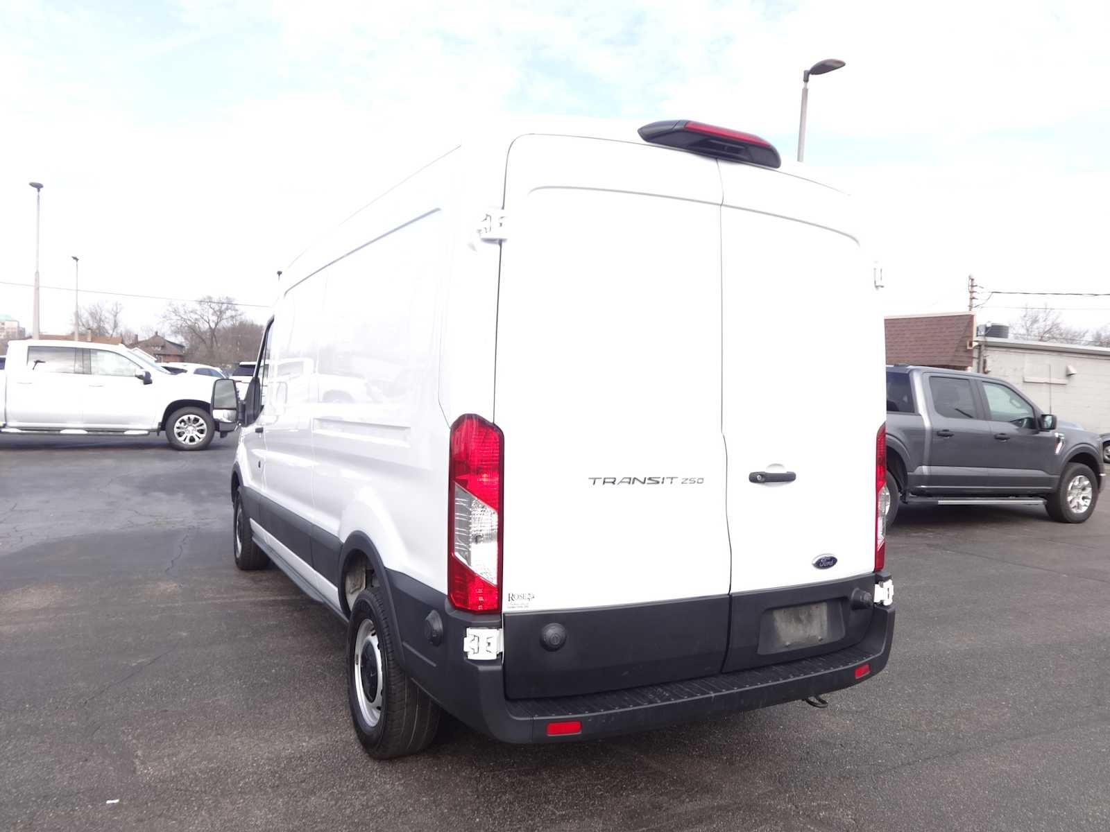 2024 Ford Transit Cargo Van T-250 148" Med Rf 9070 GVWR RWD