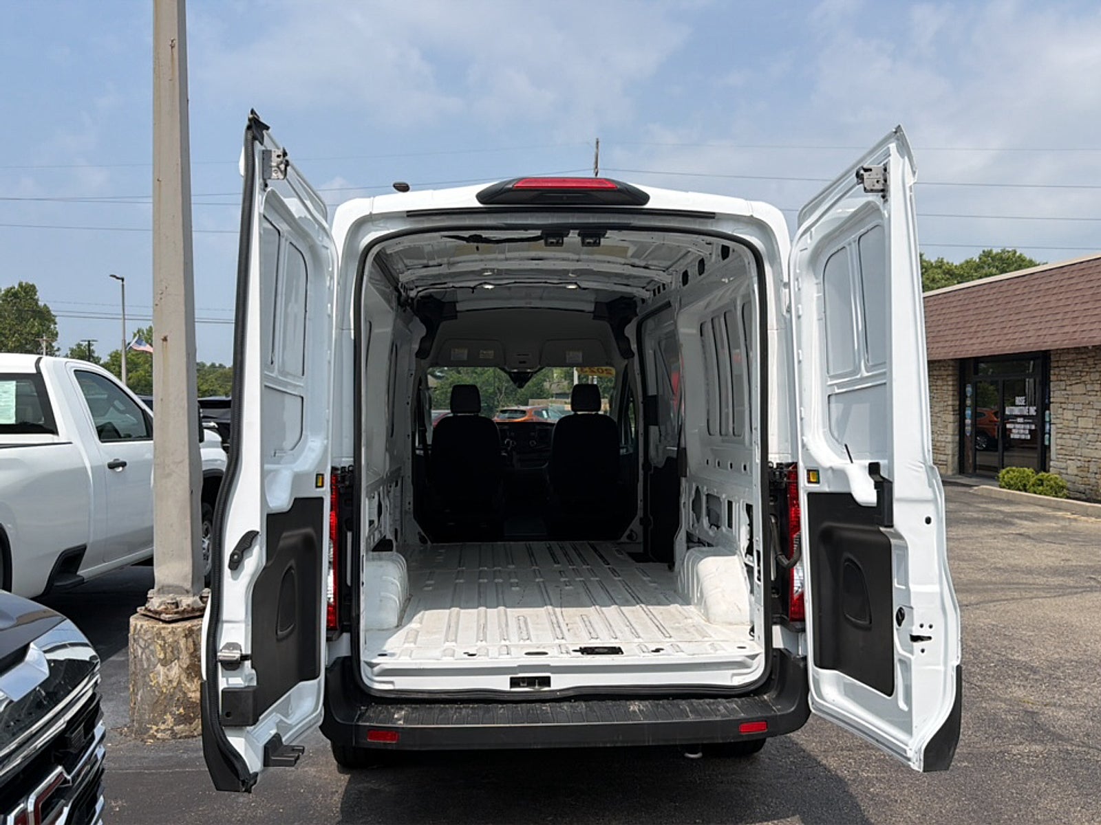 2023 Ford Transit-250 Cargo Van T-250 130" Med Rf 9070 GVWR AWD