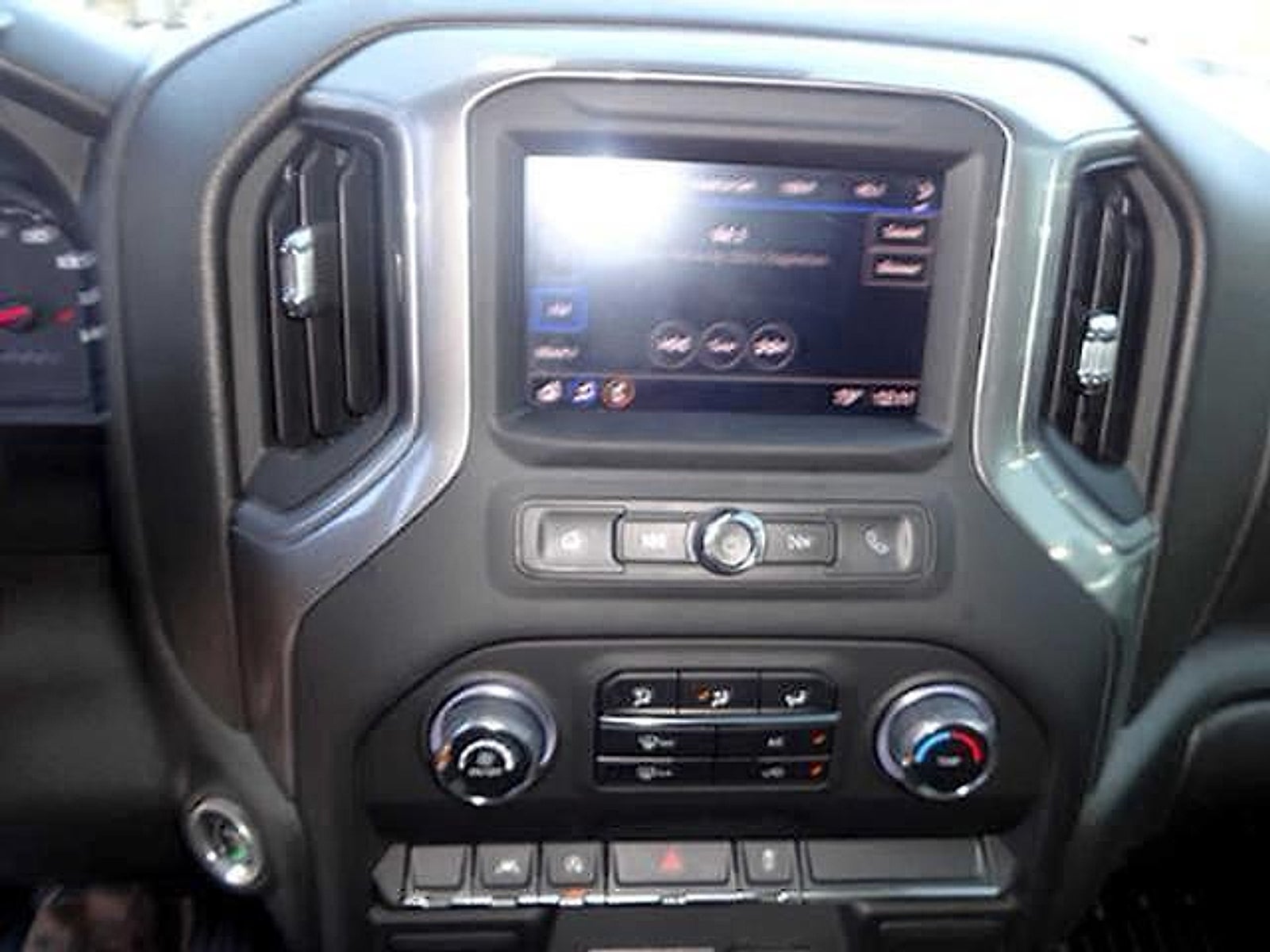 2022 Chevrolet Silverado 1500 4WD Crew Cab Short Bed WT