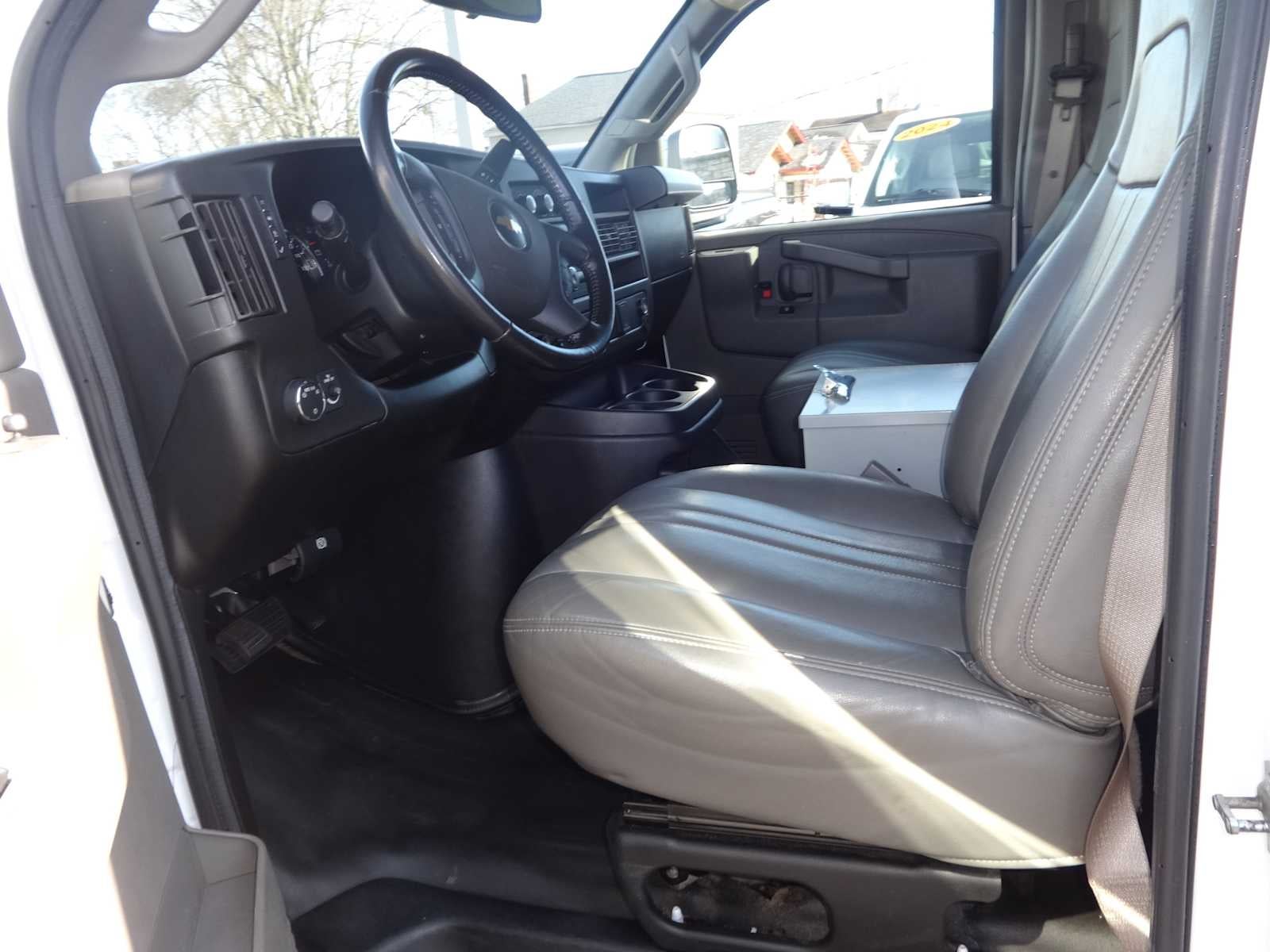 2022 Chevrolet Express RWD 2500 155"