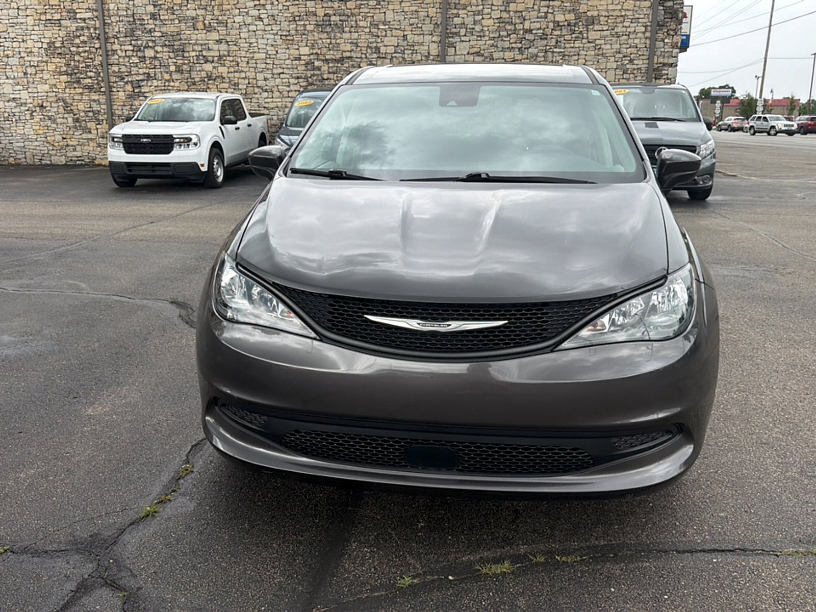 2023 Chrysler Voyager LX
