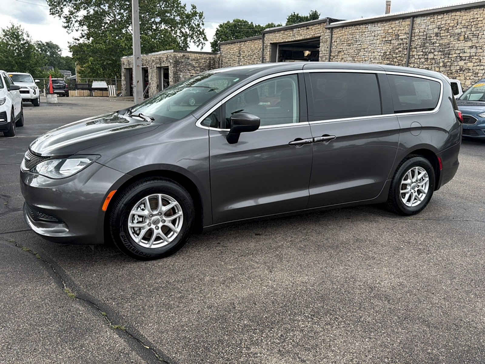 2023 Chrysler Voyager LX