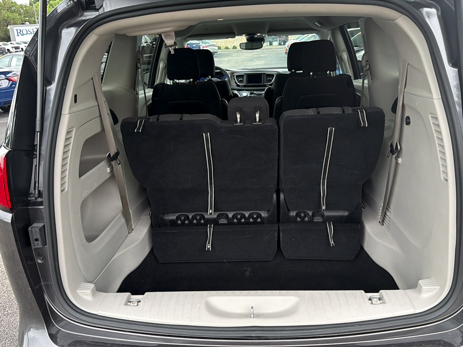 2023 Chrysler Voyager LX