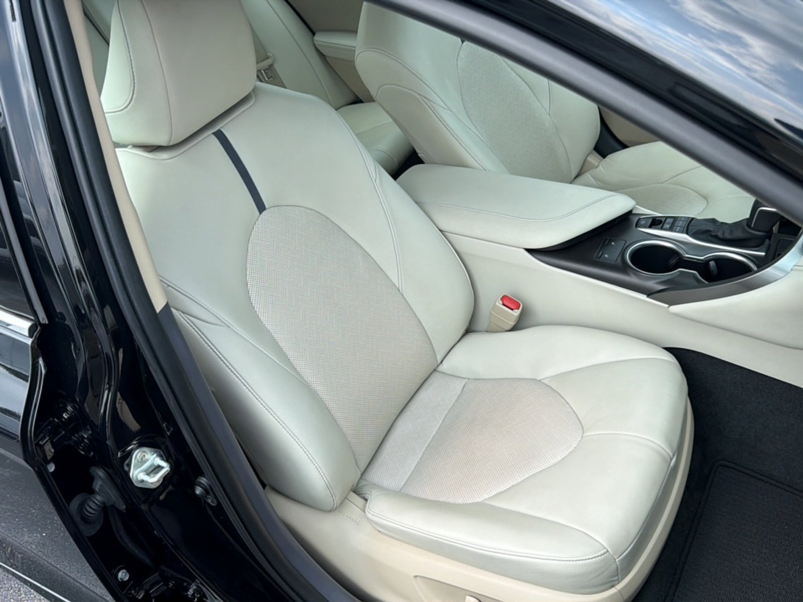 2022 Toyota Camry XLE Hybrid