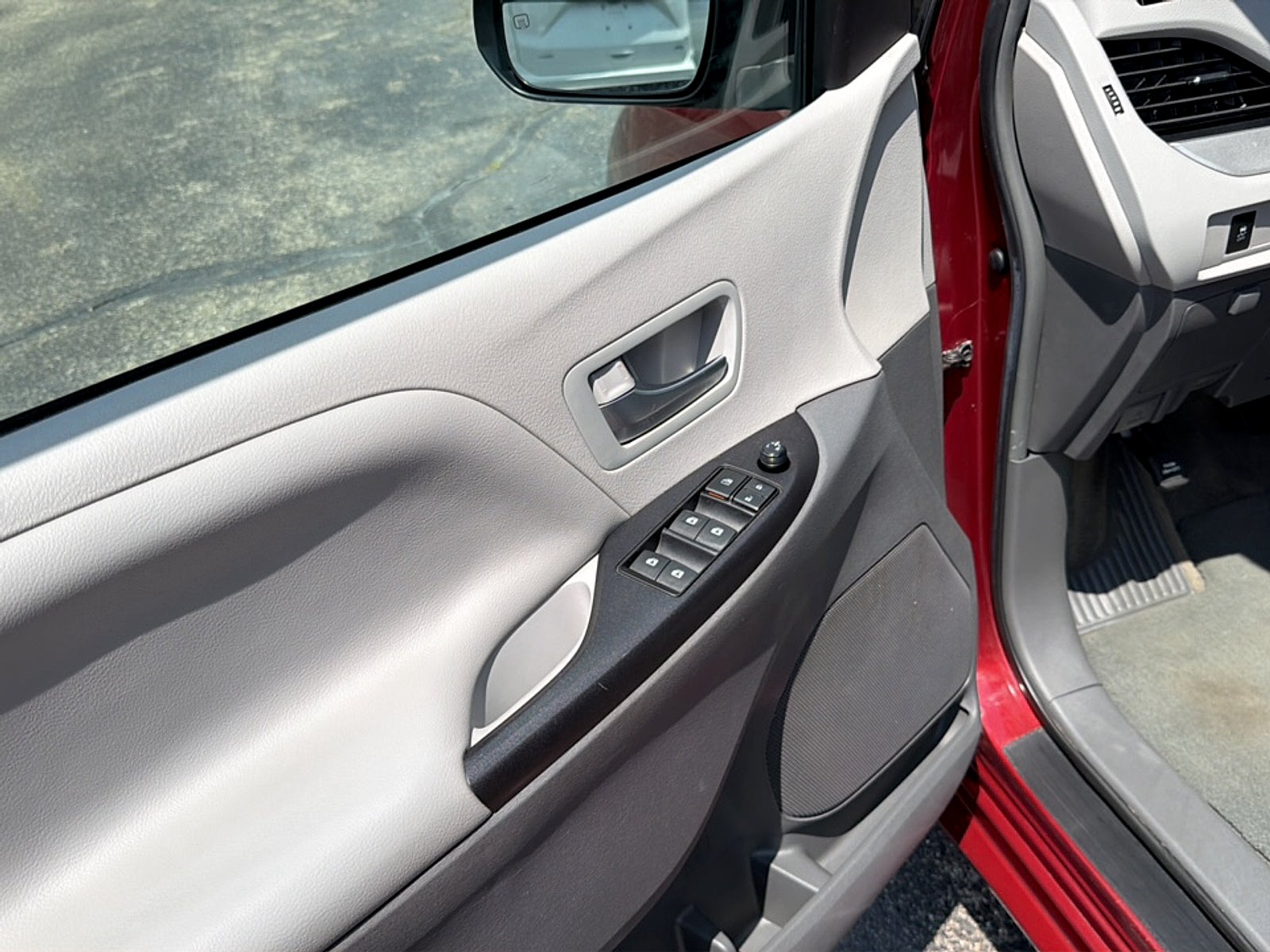 2017 Toyota Sienna Base