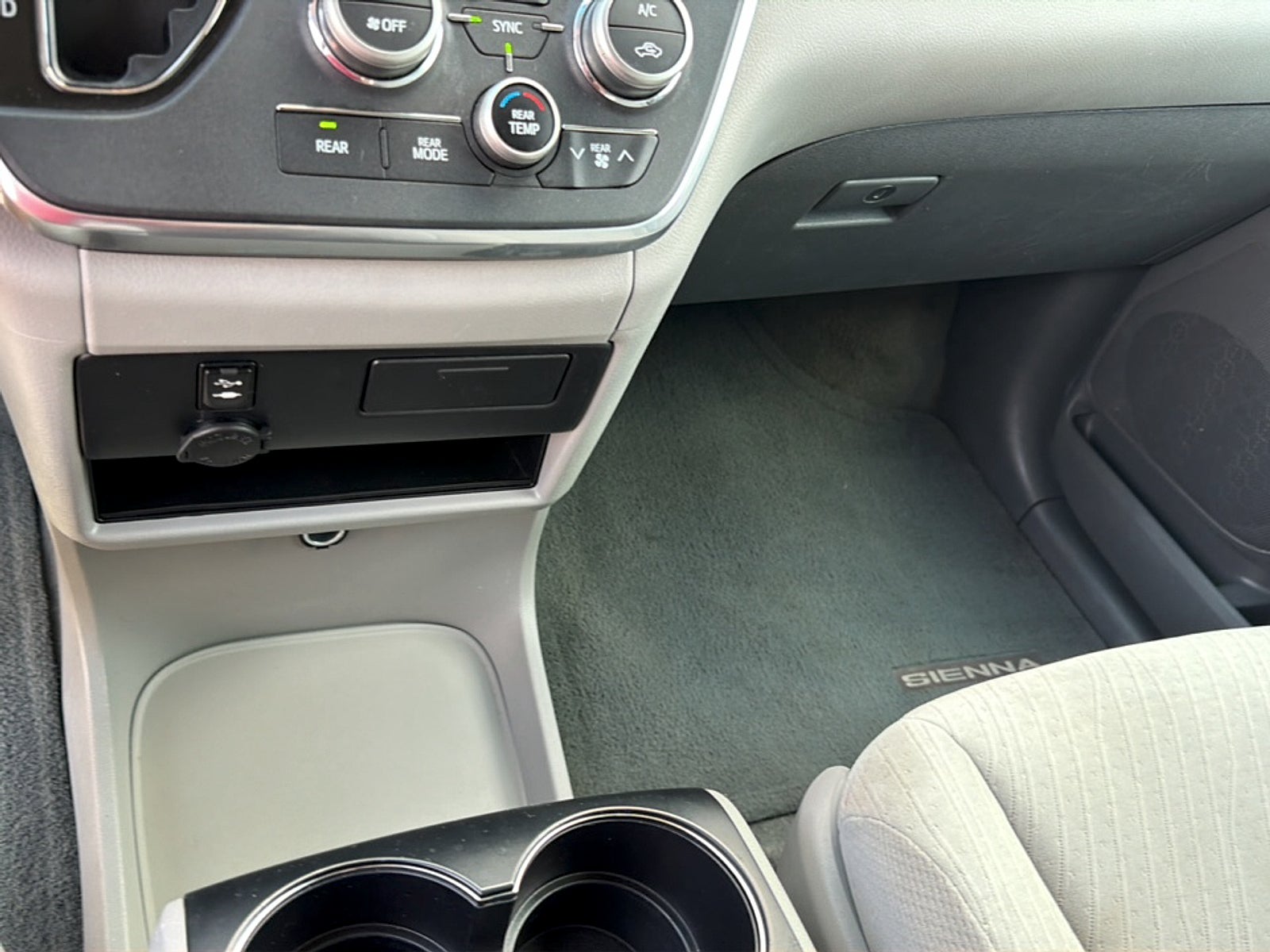 2017 Toyota Sienna Base